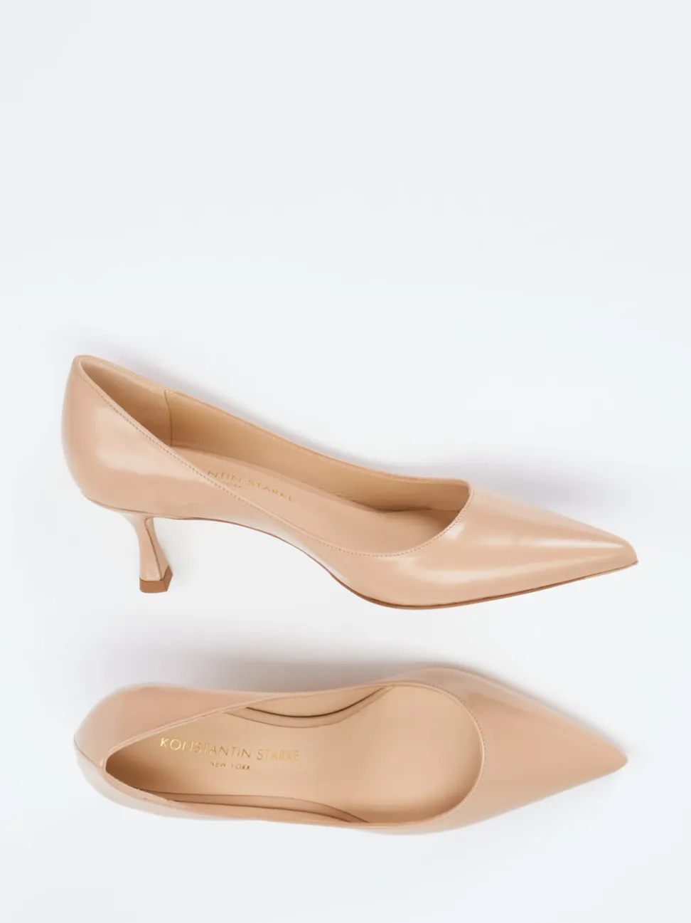 Konstantin Starke – Pumps aus Hochglanzleder in Beige