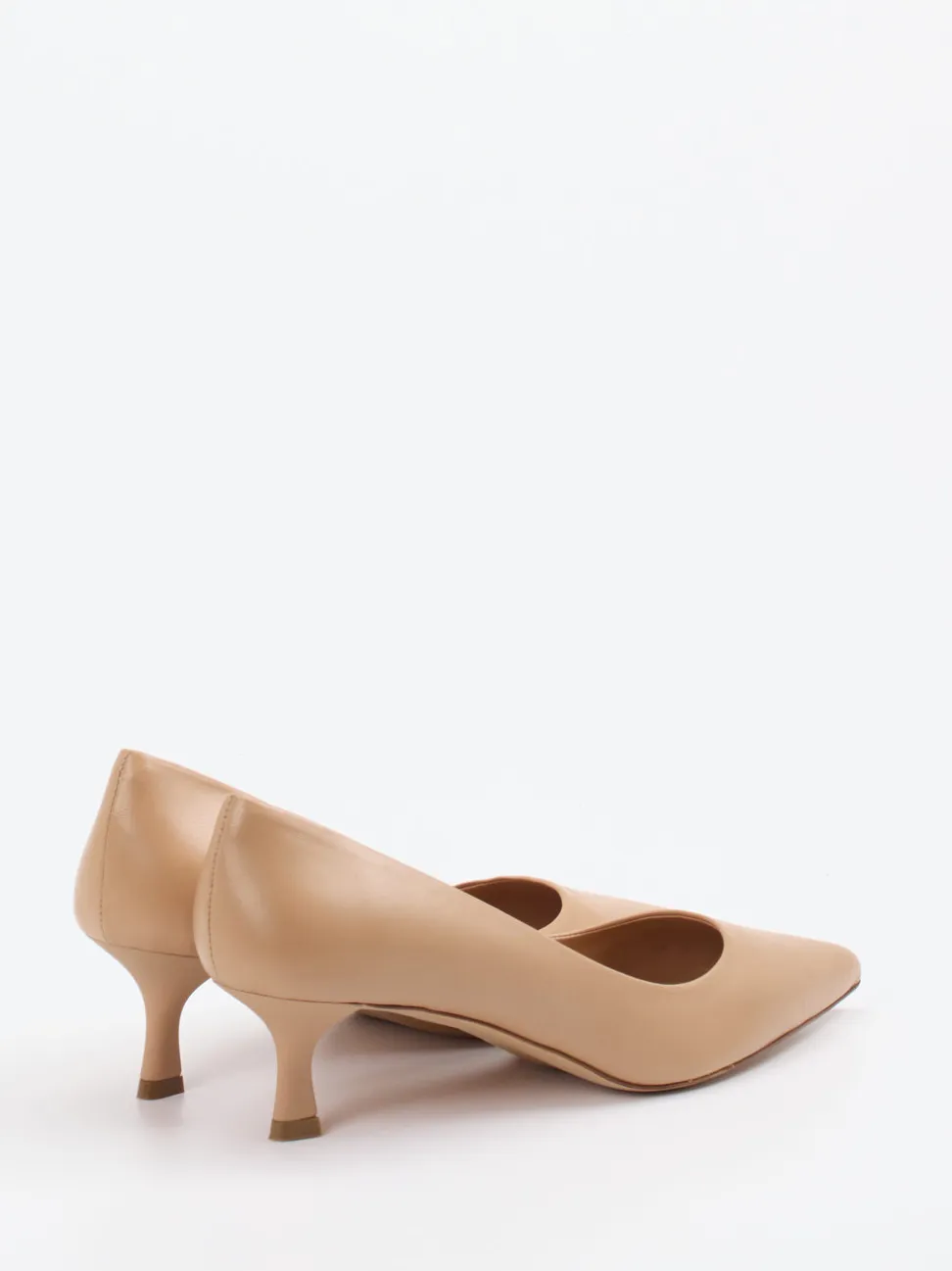 Konstantin Starke – Pumps aus Lackleder in Beige