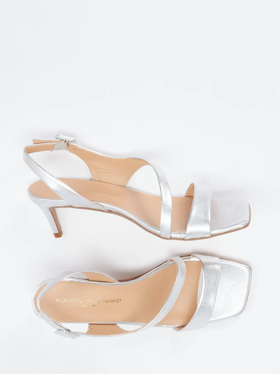 Konstantin Starke – Sandalette aus Metallicleder silber