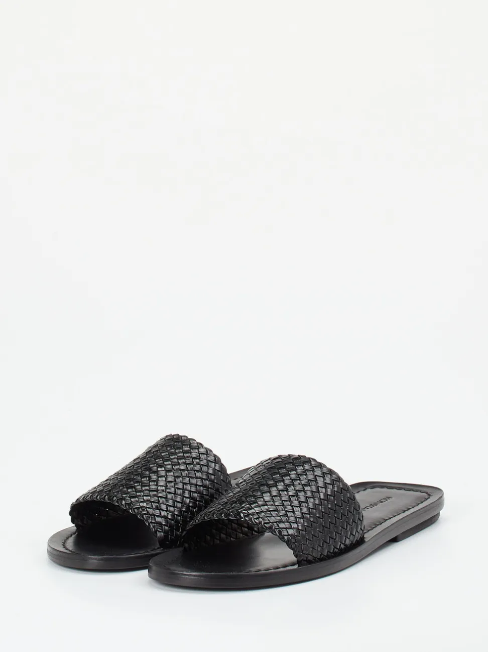 Konstantin Starke – Sandalen aus Flechtleder Schwarz