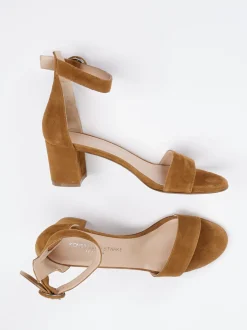 Konstantin Starke – Sandalette aus Veloursleder cognac