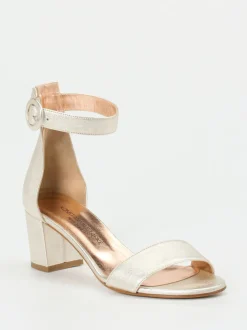 Konstantin Starke – Sandalen aus Metallicleder champagner