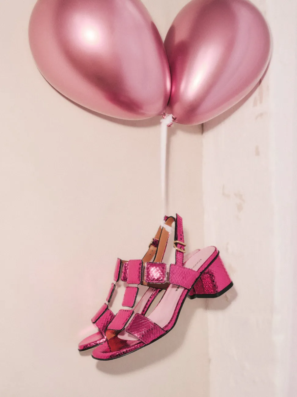 Konstantin Starke – Sandalette aus Metallicleder Pink