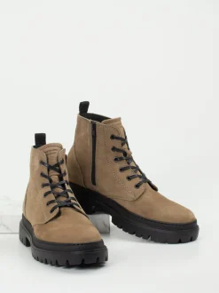 Konstantin Starke – Schnürboots aus Nubukleder Sandbeige