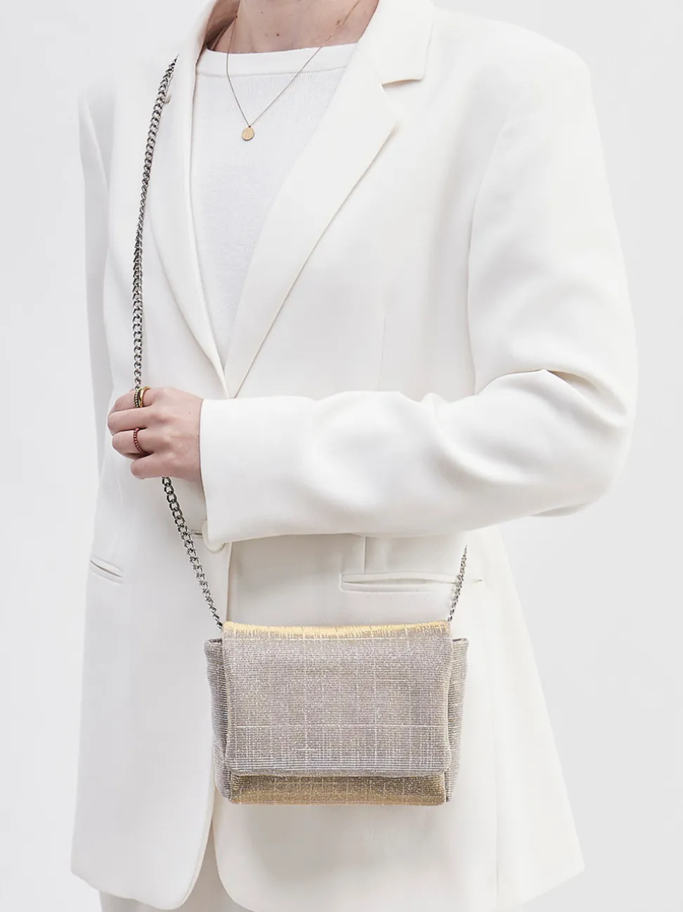 Konstantin Starke – Schultertasche aus Textil Champagnergold