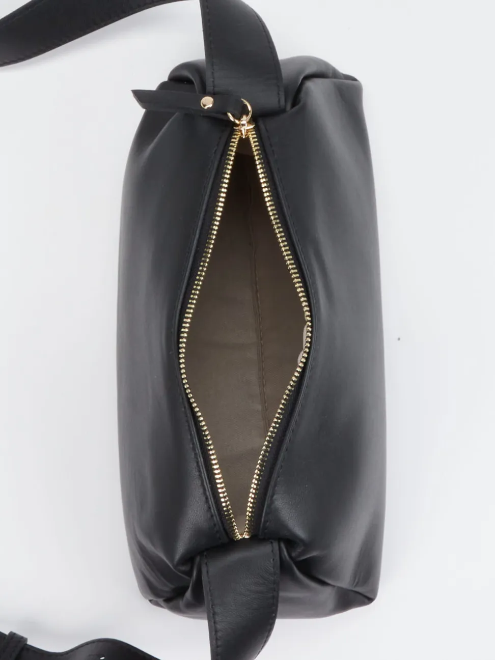 Konstantin Starke – Schultertasche aus Lammleder Schwarz