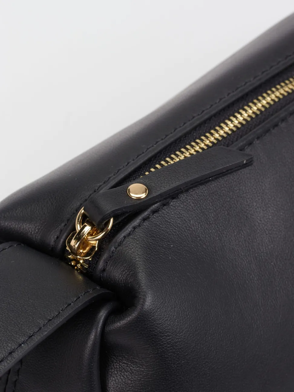 Konstantin Starke – Schultertasche aus Lammleder Schwarz