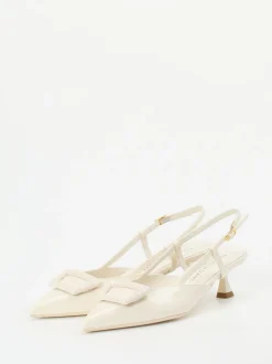 Konstantin Starke – Slingback-Pumps aus Lackleder cremeweiß