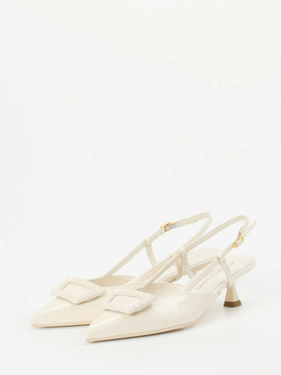 Konstantin Starke – Slingback-Pumps aus Lackleder cremeweiß