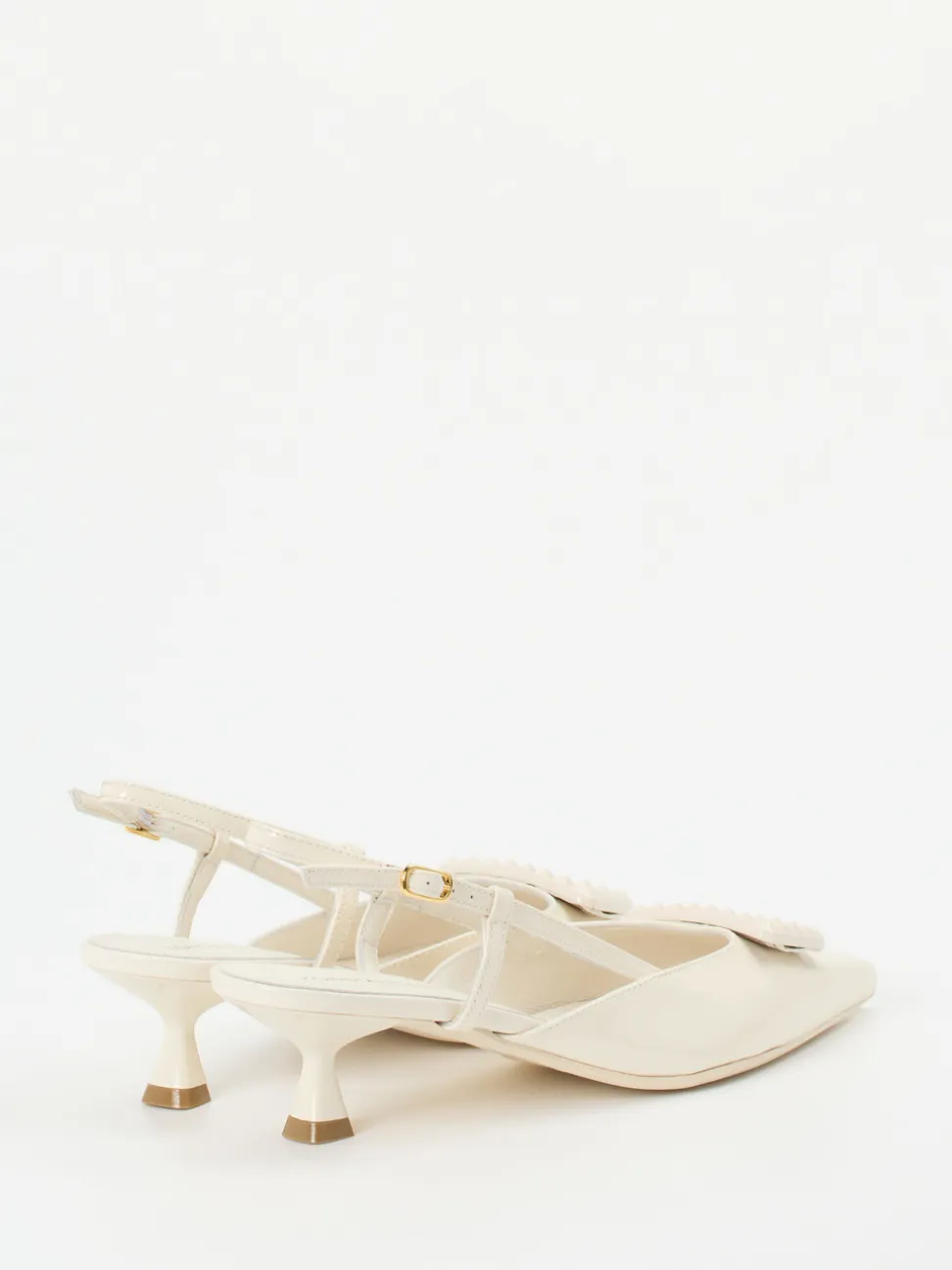 Konstantin Starke – Slingback-Pumps aus Lackleder cremeweiß
