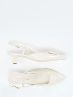 Konstantin Starke – Slingback-Pumps aus Lackleder cremeweiß