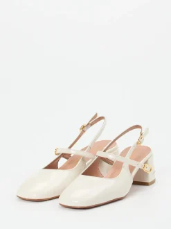 Konstantin Starke – Slingback-Pumps aus Lackleder cremeweiß