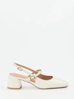 Konstantin Starke – Slingback-Pumps aus Lackleder cremeweiß