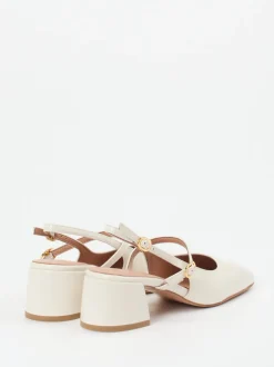 Konstantin Starke – Slingback-Pumps aus Lackleder cremeweiß