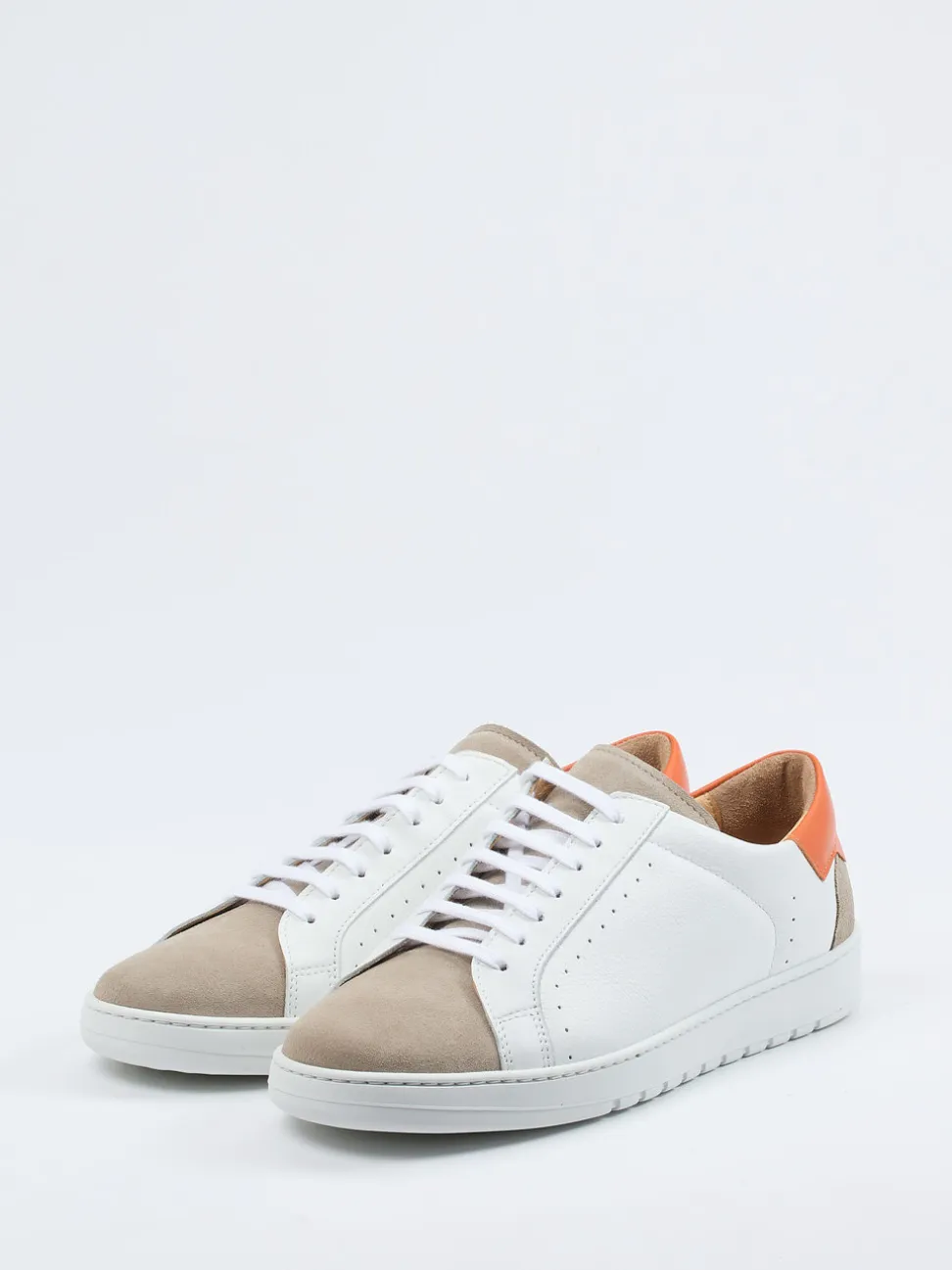 Konstantin Starke – Sneaker aus Kalbleder Weiß-Orange