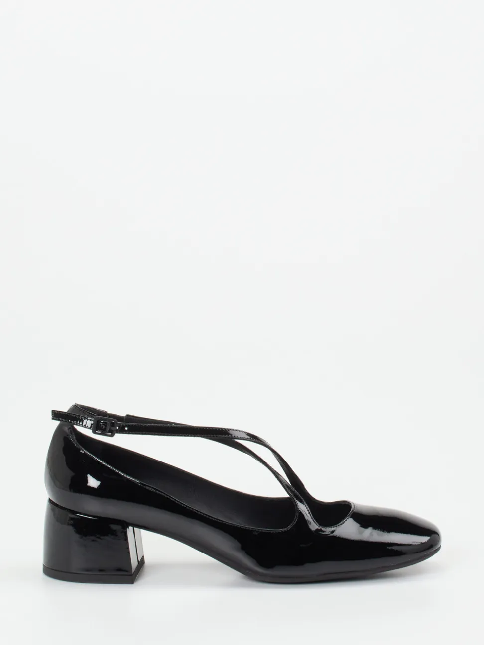 Konstantin Starke – Spangenpumps aus Lackleder schwarz