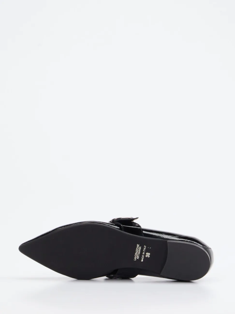 Konstantin Starke – Spangenpumps aus Lackleder Schwarz