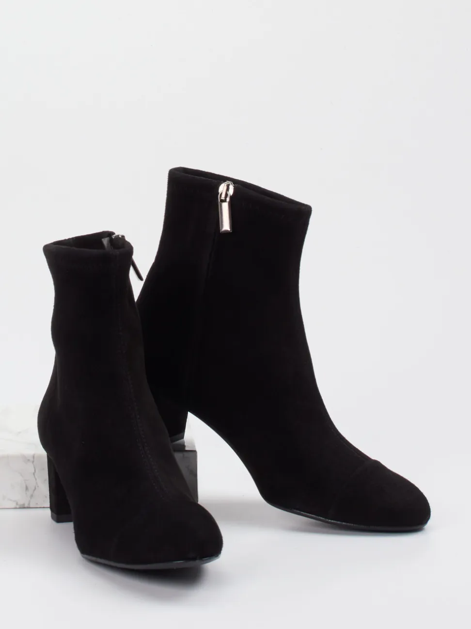 Konstantin Starke – Stiefeletten aus Stretch-Veloursleder schwarz