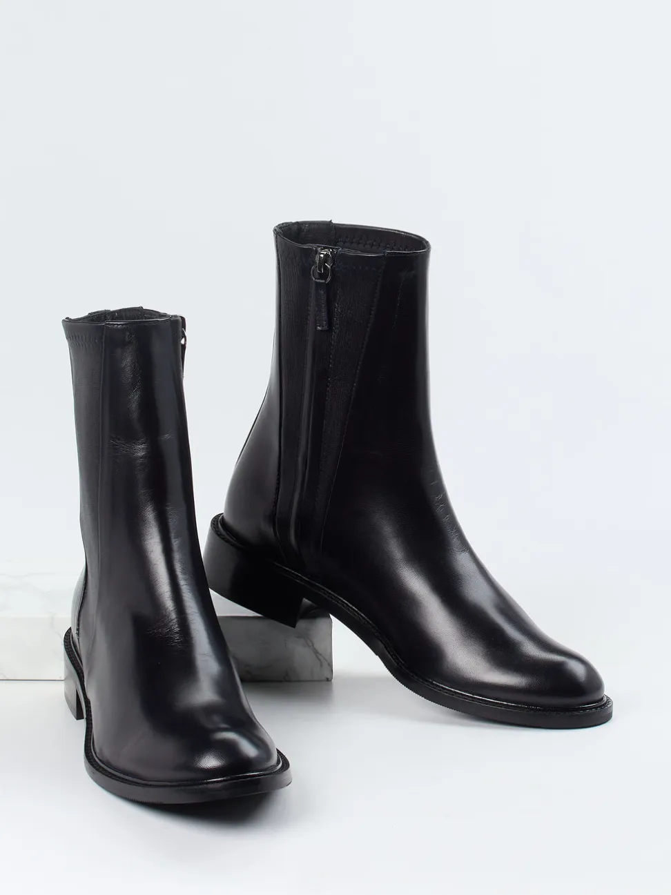 Konstantin Starke – Stiefelette aus Glattleder Schwarz