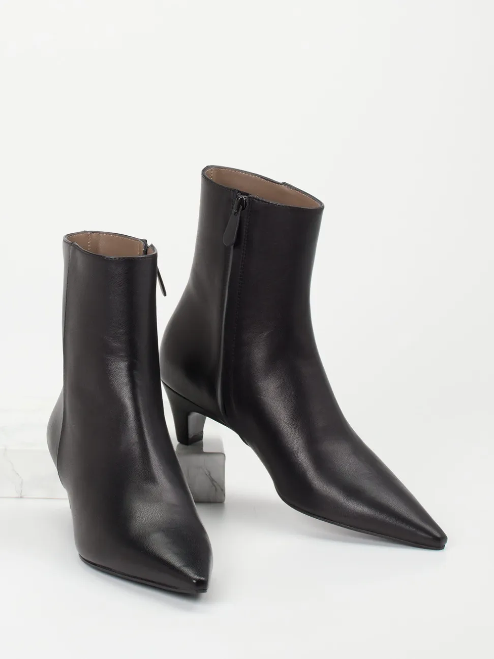 Konstantin Starke – Stiefelette aus Lammleder schwarz