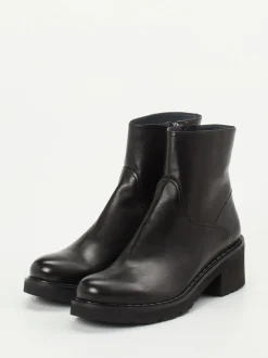 Konstantin Starke – Stiefelette aus Lammleder Schwarz