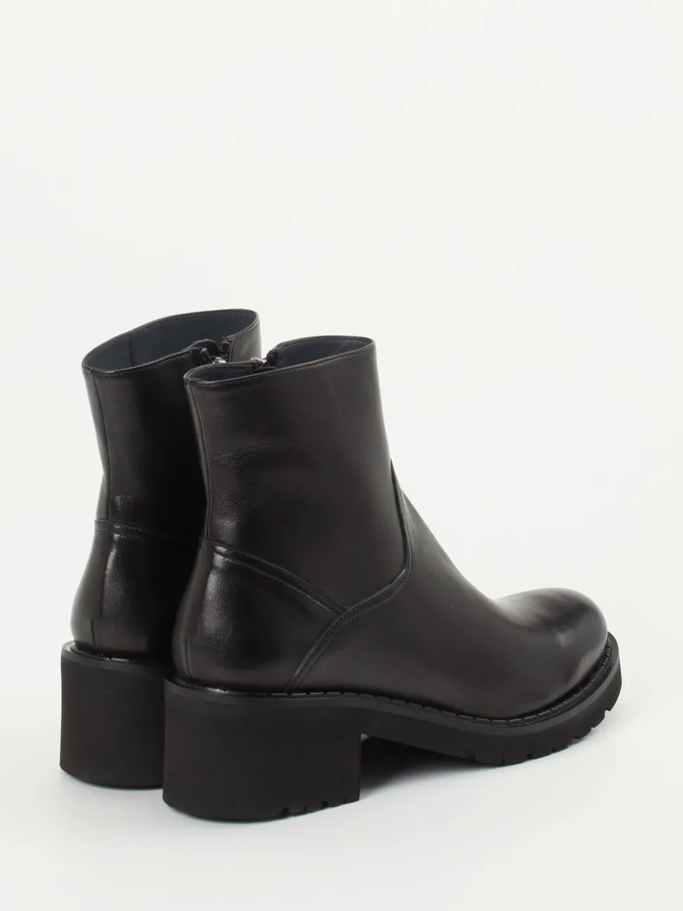 Konstantin Starke – Stiefelette aus Lammleder Schwarz