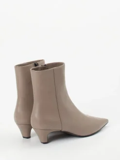 Konstantin Starke – Stiefelette aus Lammleder in Taupe