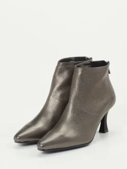 Konstantin Starke – Stiefelette aus Metallicleder grau