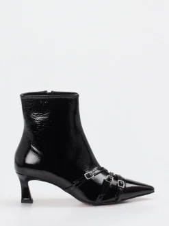 Konstantin Starke – Stiefelette aus Lackleder Schwarz