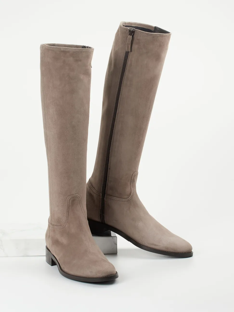 Konstantin Starke – Stiefel aus Veloursleder in Taupe