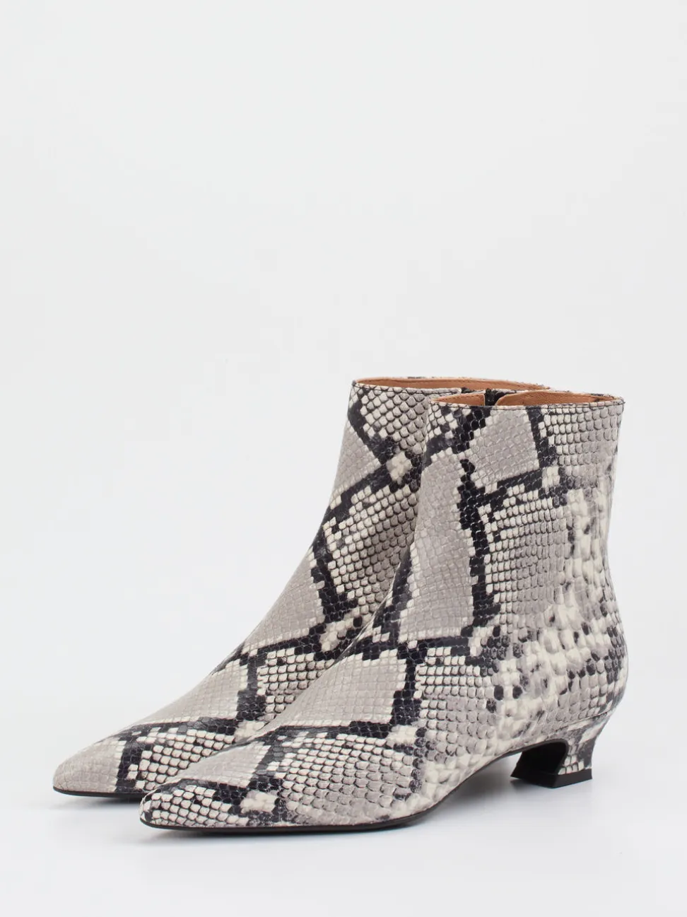 Konstantin Starke – Stiefelette aus Reptilleder grau