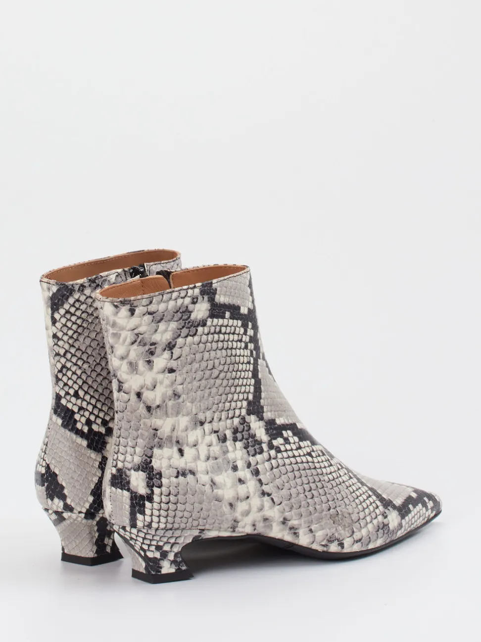 Konstantin Starke – Stiefelette aus Reptilleder grau