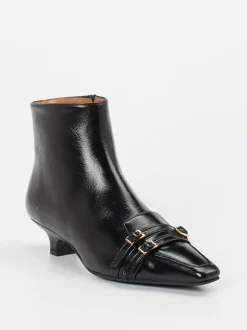 Konstantin Starke – Stiefelette aus Lackleder schwarz