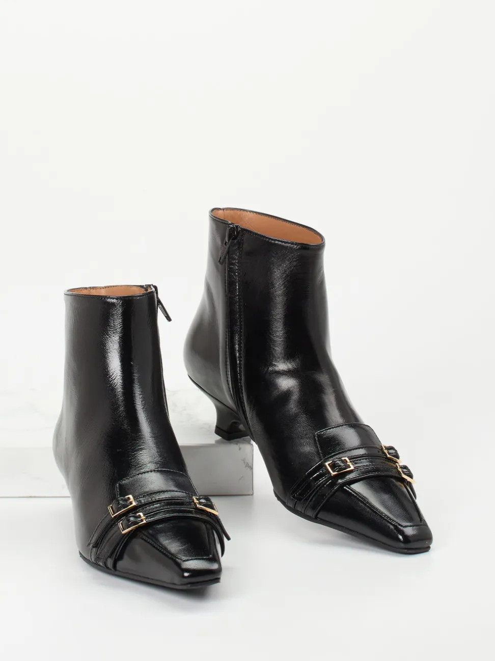 Konstantin Starke – Stiefelette aus Lackleder schwarz