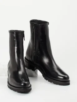 Konstantin Starke – Stiefelette aus Lammleder Schwarz