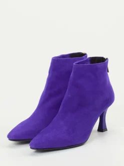 Konstantin Starke – Stiefelette aus Veloursleder Violett