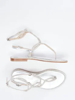 Konstantin Starke – Zehentrenner-Sandalen aus Metallicleder silber