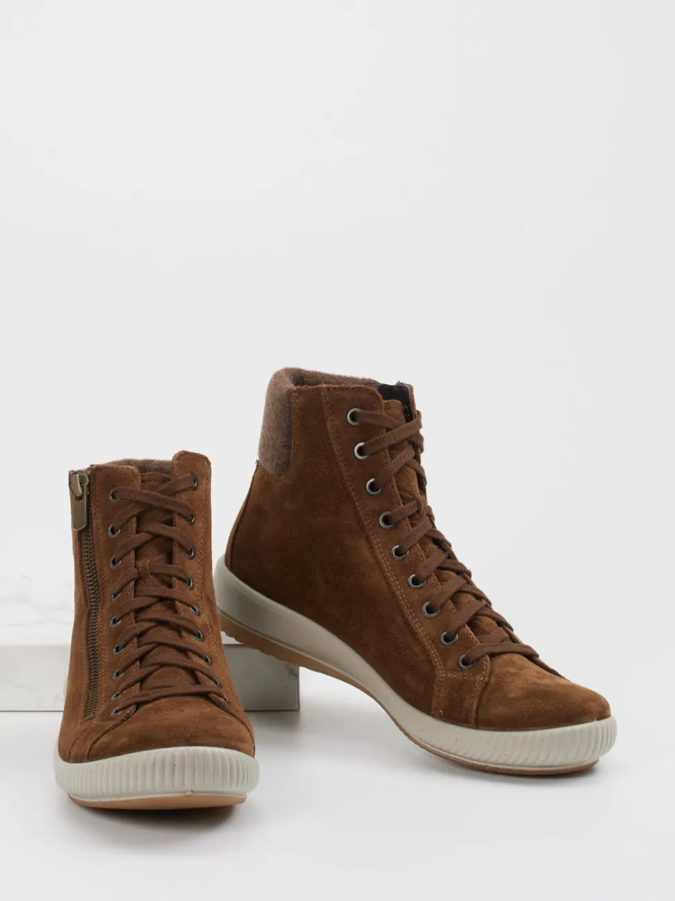 Legero – Schnürboots aus Veloursleder in Braun