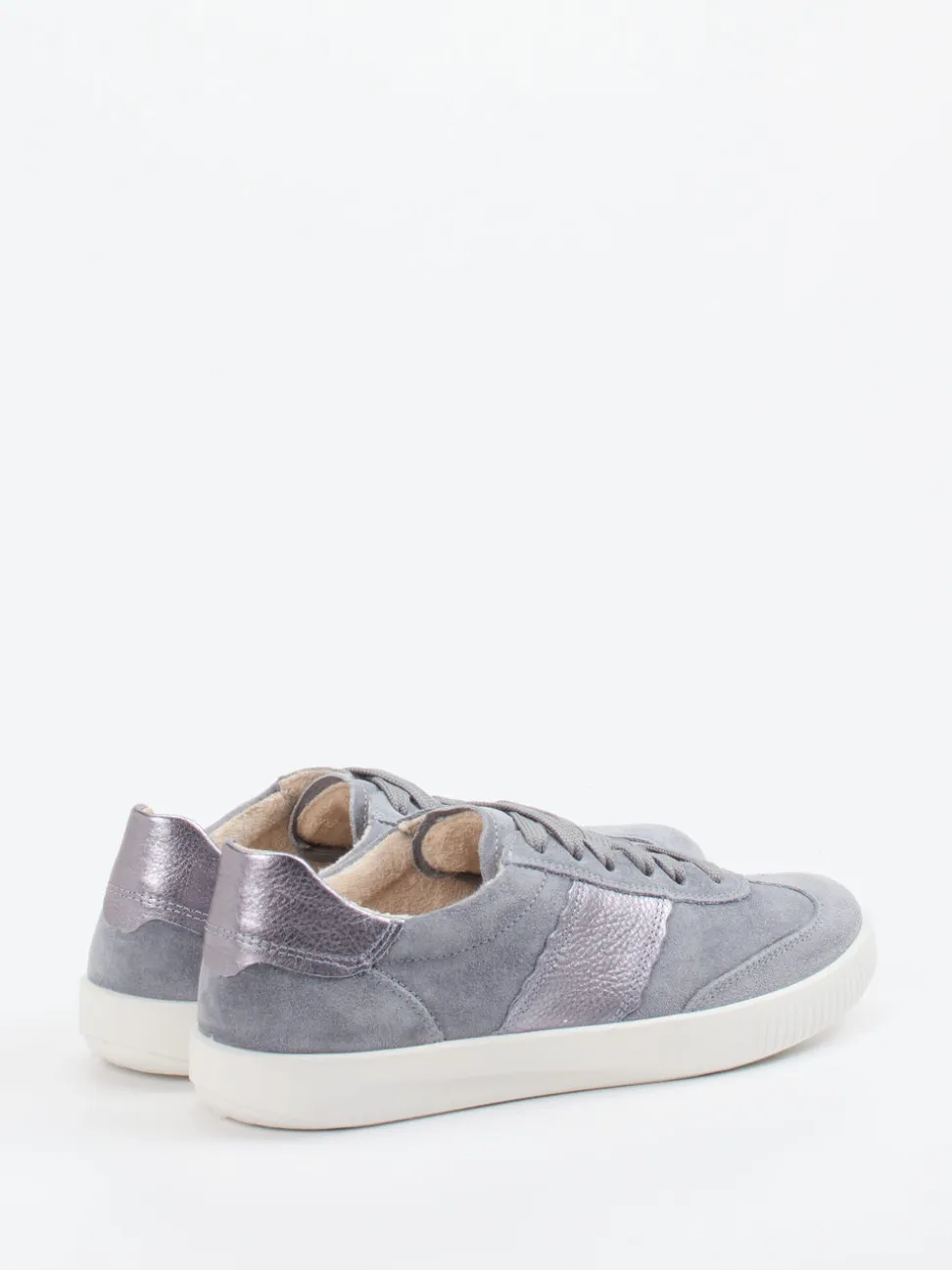 Legero – Sneaker aus Veloursleder in Taubengrau