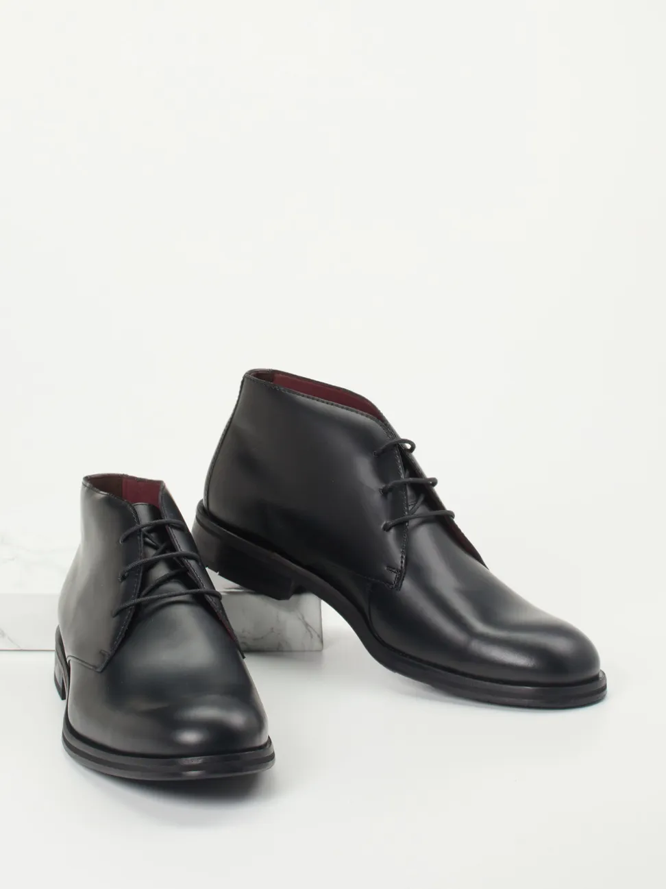 Lloyd – Desert Boots aus Hochglanzleder schwarz