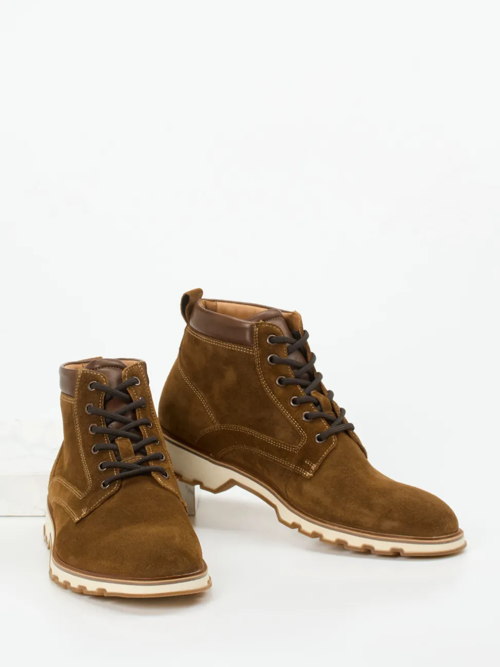 Lloyd – Schnürboots aus Veloursleder cognacbraun