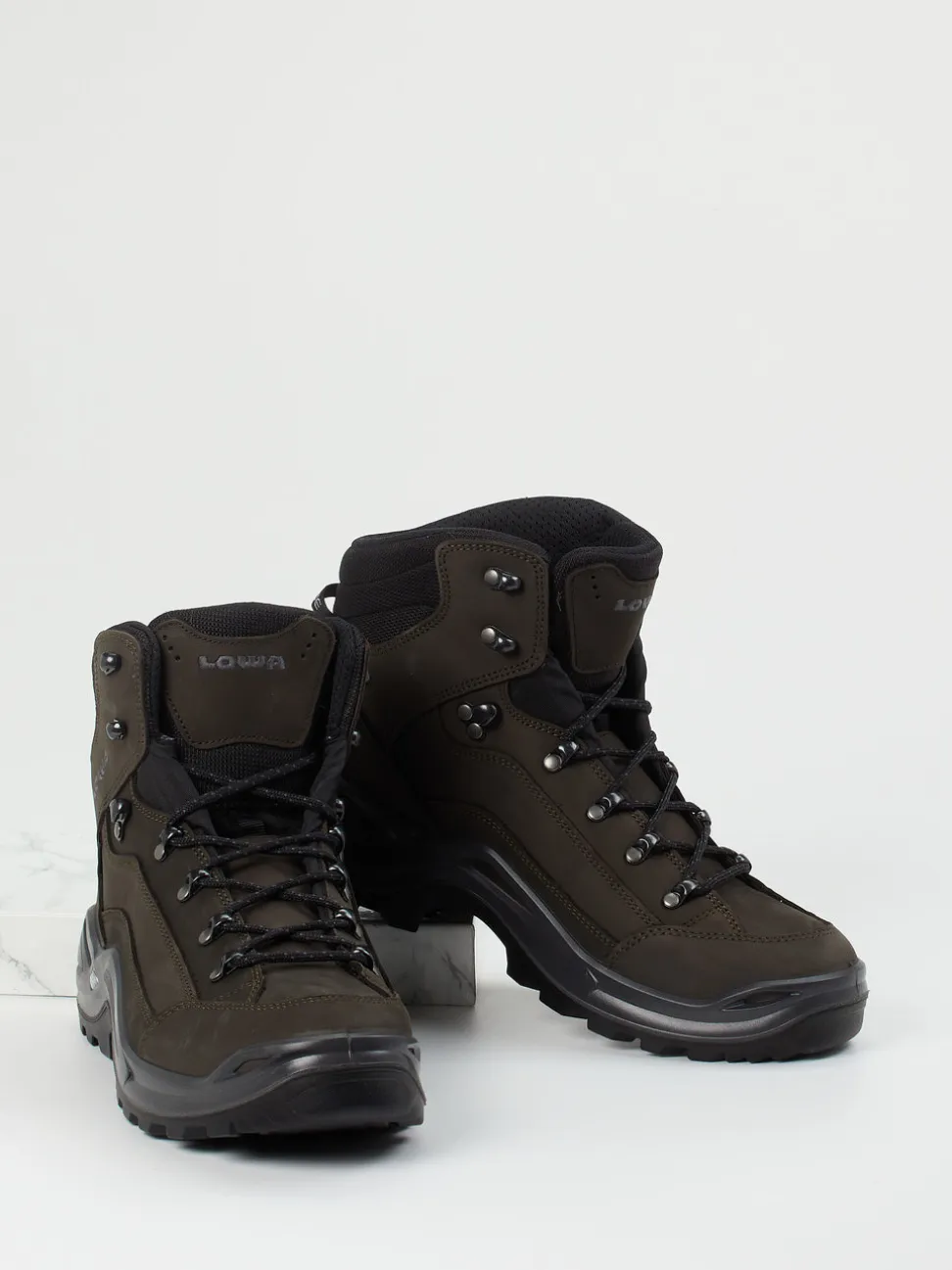 Lowa – Trekkingstiefel aus Nubukleder Dunkeloliv