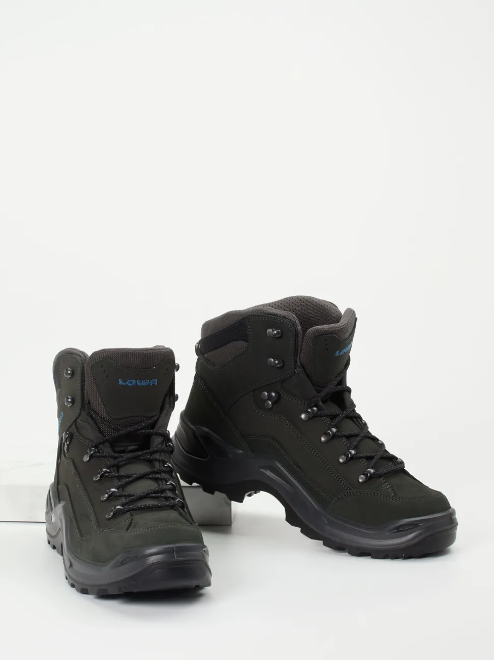 Lowa – Wanderschuhe aus Nubukleder dunkelolivgrün