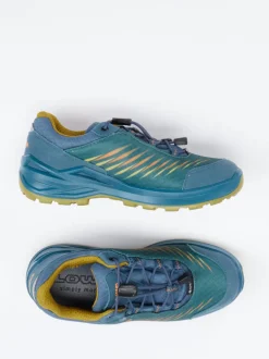 Lowa – Wanderschuhe aus Textil in Petrolblau