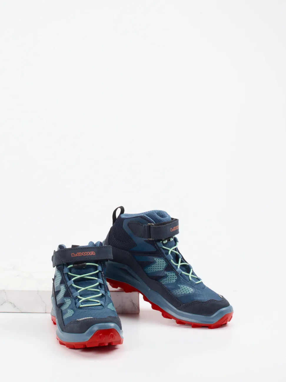 Lowa – Wanderschuhe aus Veloursleder dunkelblau