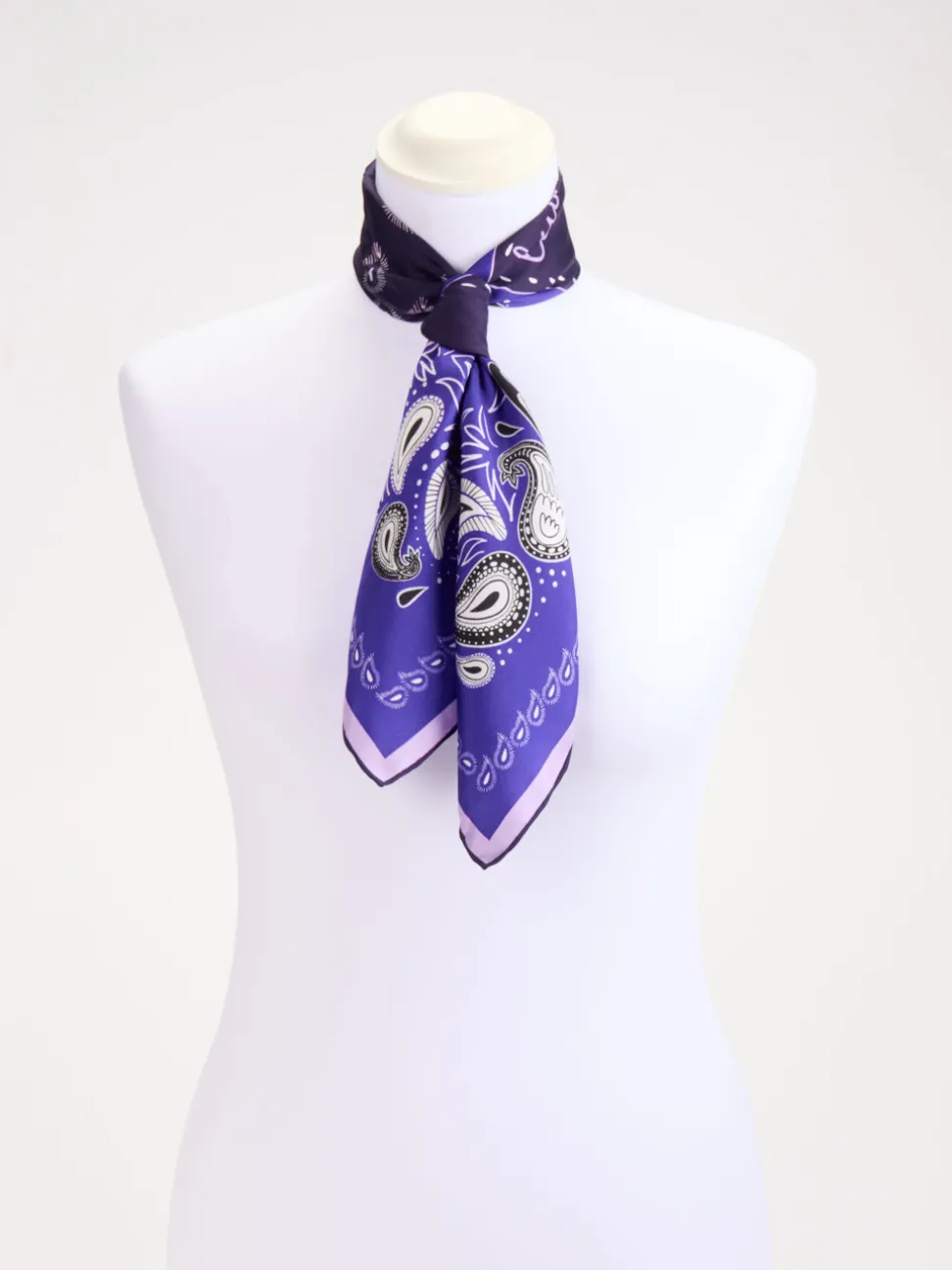 Lua Accessories – Bandana aus Seide in Indigoblau