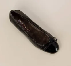 Mannori – Ballerinas aus Lackleder in Schwarz
