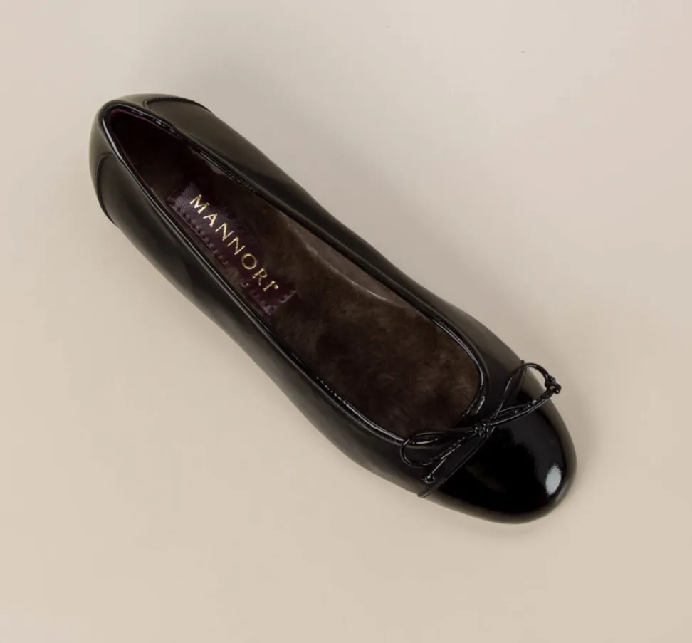 Mannori – Ballerinas aus Lackleder in Schwarz