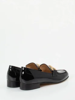 Mannori – Loafer aus Lackleder schwarz goldfarbene Spange