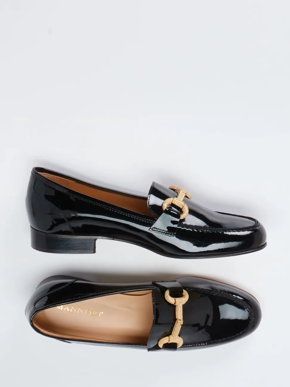 Mannori – Loafer aus Lackleder schwarz goldfarbene Spange